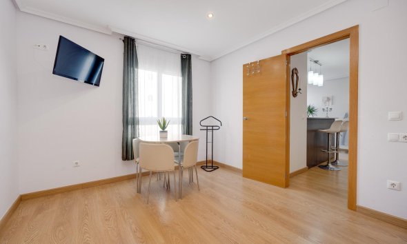 Revente - Apartment -
Torrevieja - Centro