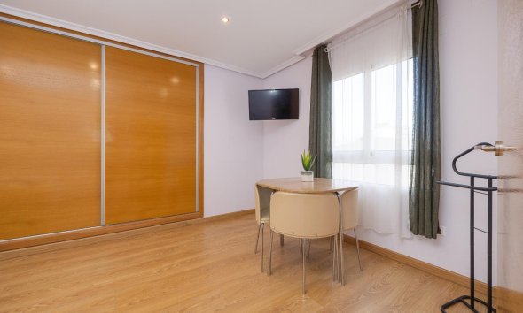 Revente - Apartment -
Torrevieja - Centro