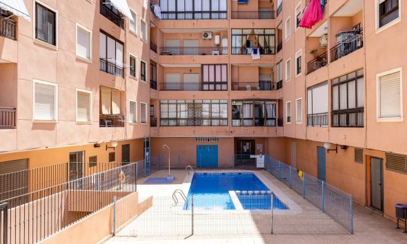 Revente - Apartment -
Torrevieja - Centro