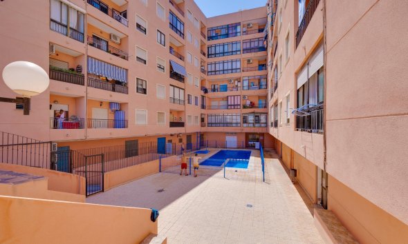 Revente - Apartment -
Torrevieja - Centro