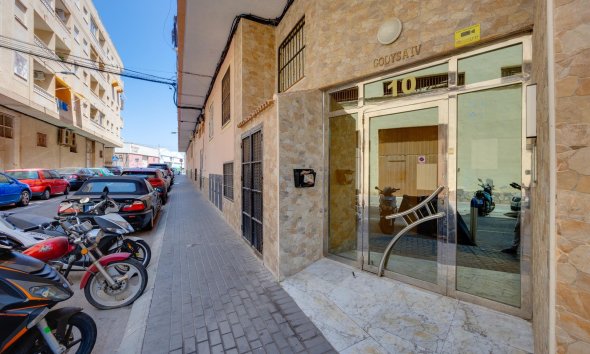 Revente - Apartment -
Torrevieja - Centro