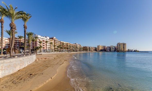 Revente - Apartment -
Torrevieja - Centro