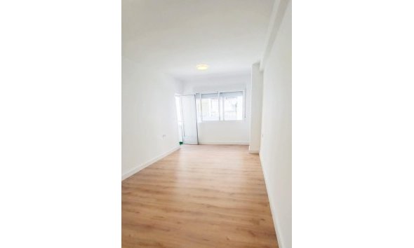 Revente - Apartment -
Torrevieja - Centro