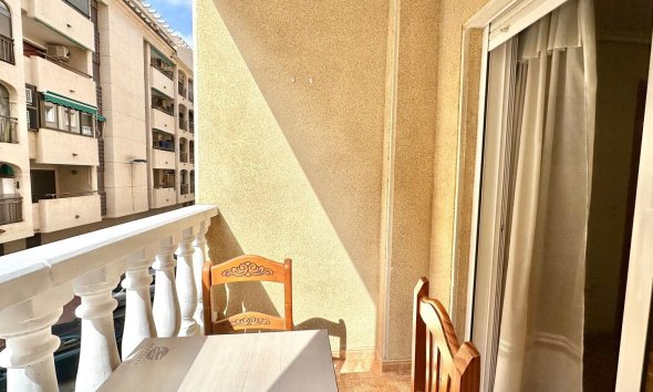 Resale - Apartment -
Torrevieja - Centro