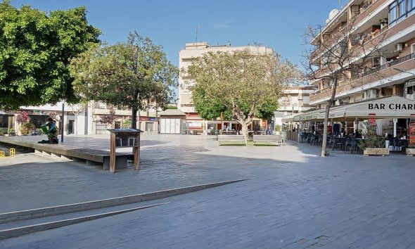 Revente - Semi Detached -
Los Montesinos - PUEBLO CENTRO