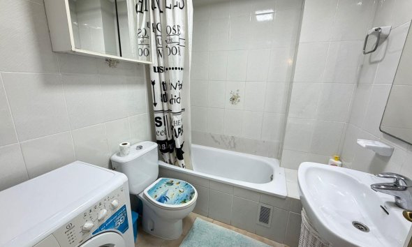 Revente - Apartment -
Torrevieja - Centro