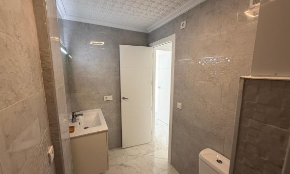 Revente - Apartment -
Torrevieja - Playa del Acequión