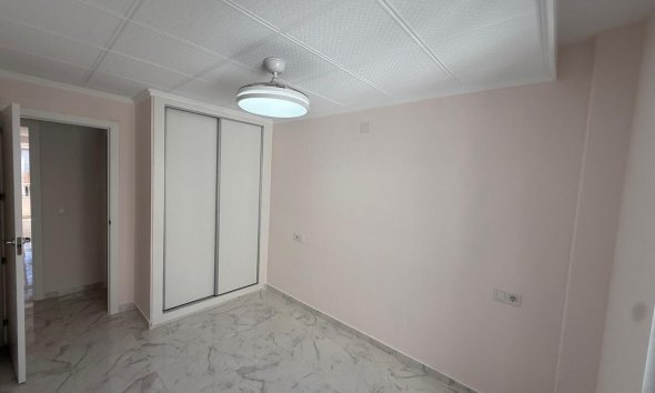 Revente - Apartment -
Torrevieja - Playa del Acequión