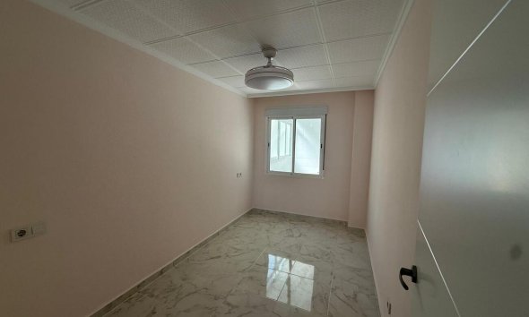Revente - Apartment -
Torrevieja - Playa del Acequión
