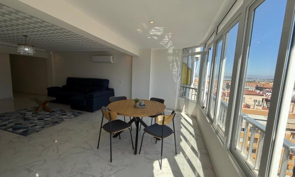 Revente - Apartment -
Torrevieja - Playa del Acequión