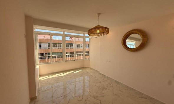 Revente - Apartment -
Torrevieja - Playa del Acequión