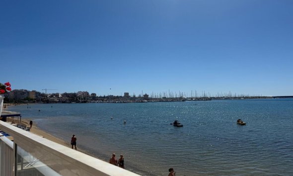 Revente - Apartment -
Torrevieja - Playa del Acequión