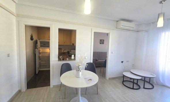 Revente - Apartment -
Torrevieja - Centro