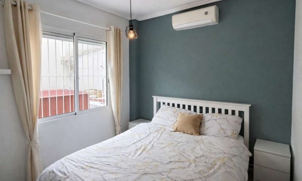 Revente - Villa -
Rojales - Inland
