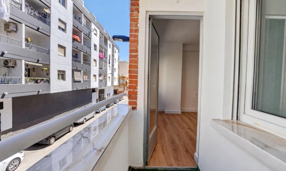Revente - Apartment -
Torrevieja - Centro