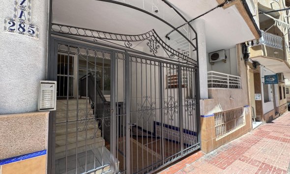 Revente - Apartment -
Torrevieja - Centro