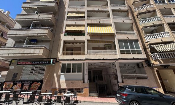 Revente - Apartment -
Torrevieja - Centro