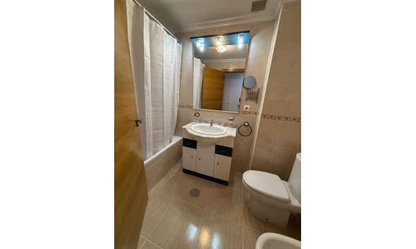 Revente - Apartment -
Torrevieja - Centro