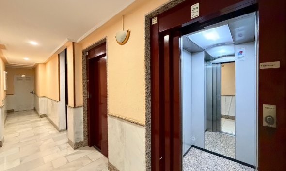 Revente - Apartment -
Torrevieja - Playa del Cura