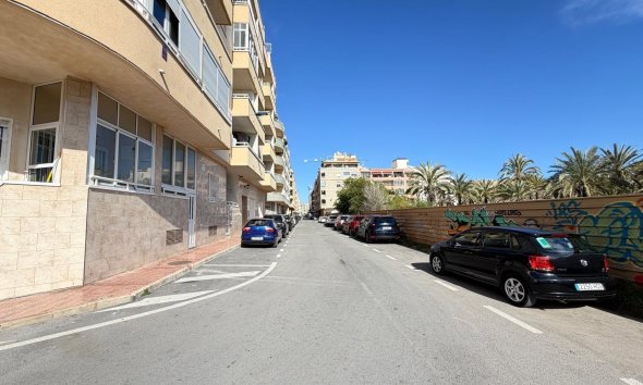 Revente - Apartment -
Torrevieja - Playa del Cura