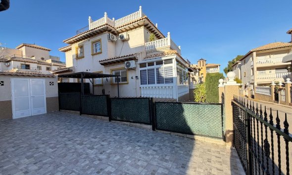 Reventa - Town House -
Orihuela Costa - Las Filipinas
