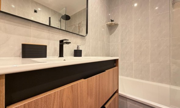 Revente - Apartment -
Torrevieja - Playa de los Locos