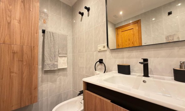Revente - Apartment -
Torrevieja - Playa de los Locos