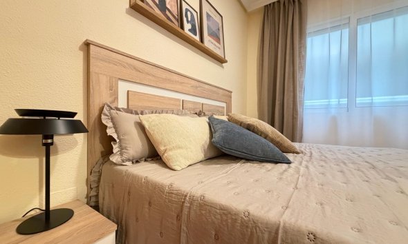 Revente - Apartment -
Torrevieja - Playa de los Locos