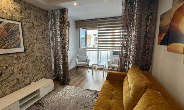 Revente - Apartment -
Torrevieja - Centro