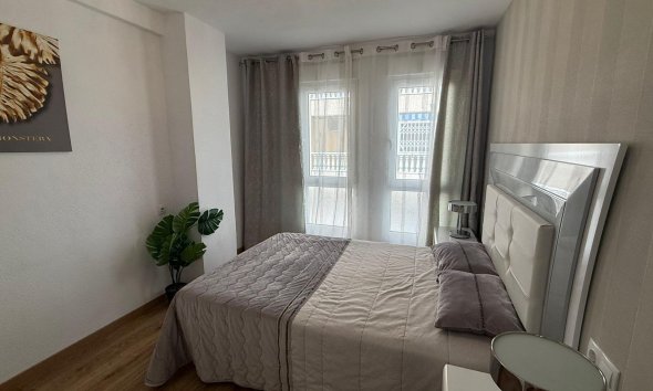 Revente - Apartment -
Torrevieja - Centro