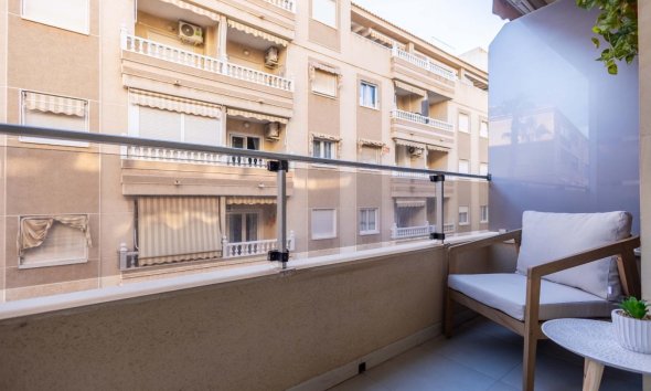 Revente - Apartment -
Torrevieja - Las Calas