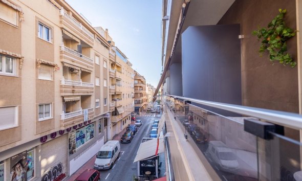 Revente - Apartment -
Torrevieja - Las Calas