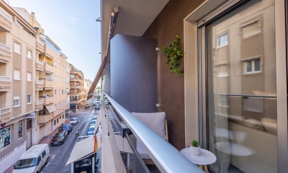 Revente - Apartment -
Torrevieja - Las Calas