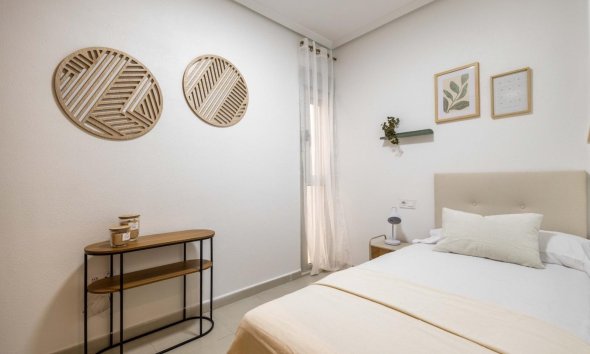 Revente - Apartment -
Torrevieja - Las Calas