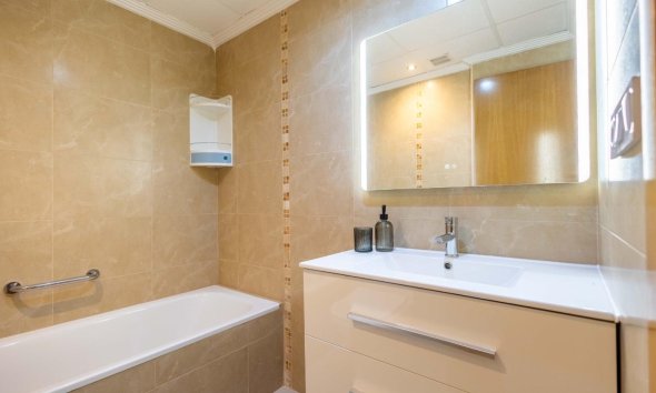 Revente - Apartment -
Torrevieja - Las Calas