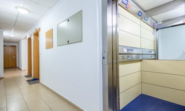 Revente - Apartment -
Torrevieja - Las Calas