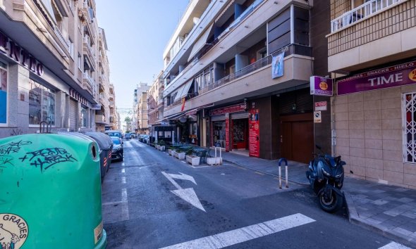 Revente - Apartment -
Torrevieja - Las Calas