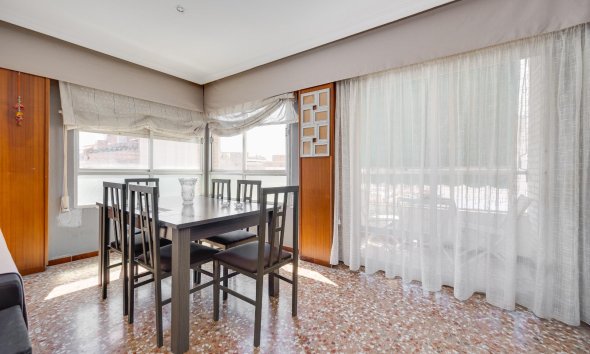 Revente - Apartment -
Torrevieja - Centro