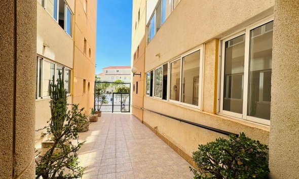 Resale - Apartment -
Torrevieja - Costa Blanca