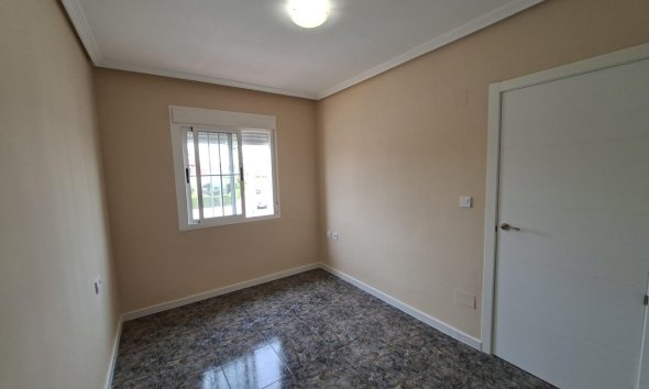 Resale - Bungalow -
Orihuela Costa - Punta Prima