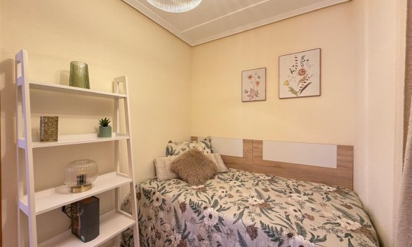 Revente - Apartment -
Torrevieja - Centro