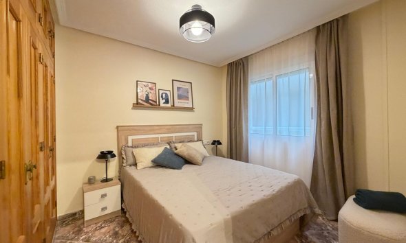 Revente - Apartment -
Torrevieja - Centro