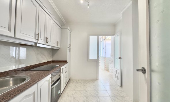 Revente - Apartment -
Torrevieja - Estacion De Autobuses