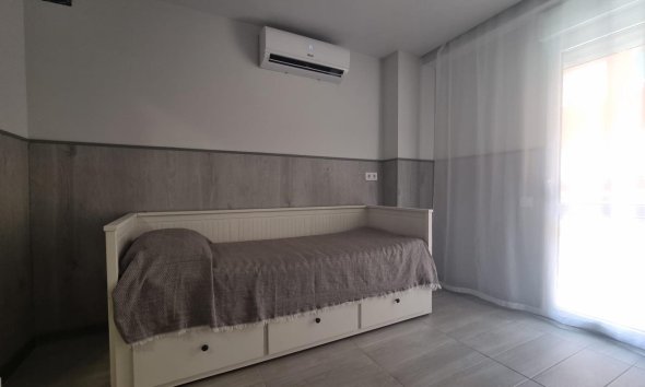 Revente - Apartment -
Torrevieja - Centro
