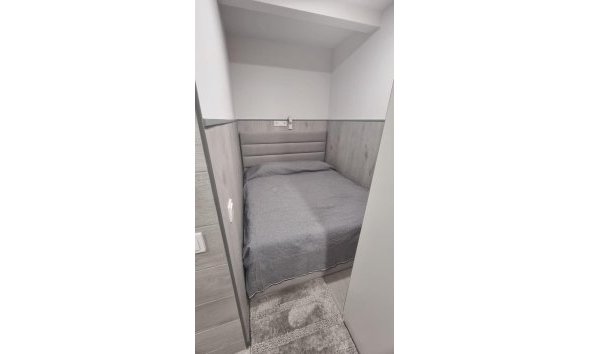 Revente - Apartment -
Torrevieja - Centro