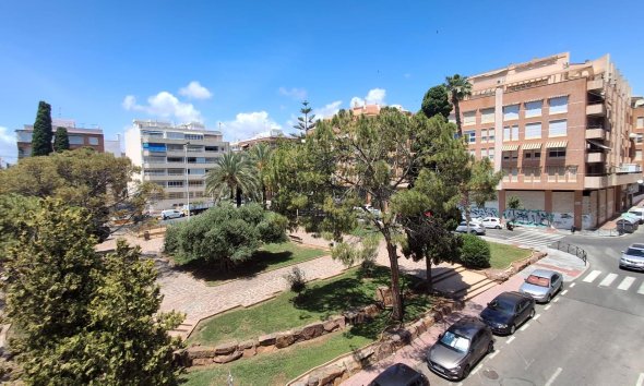 Revente - Apartment -
Torrevieja - Centro