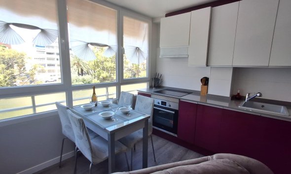 Revente - Apartment -
Torrevieja - Centro