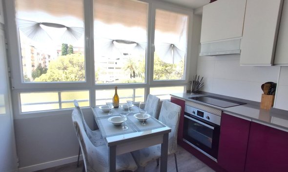 Revente - Apartment -
Torrevieja - Centro