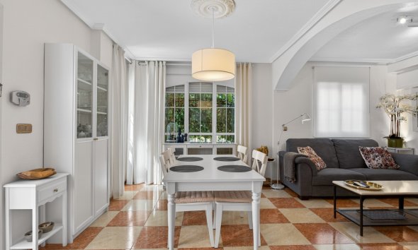Resale - Villa -
Orihuela Costa - Costa Blanca