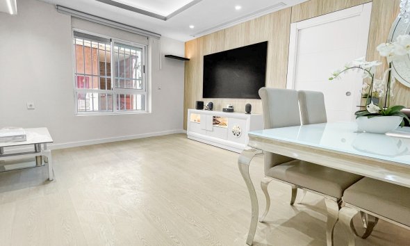 Resale - Apartment -
Torrevieja - Costa Blanca